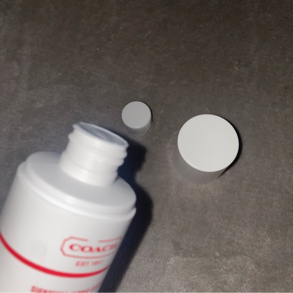 Coach Handbag Signature Fabric Cleaner 6 FL Oz Bottle brand new and sealed - Picture 4 of 4